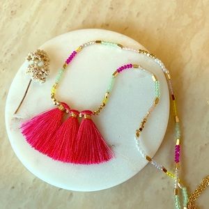Lovely summer tassel neckless with hints of gold